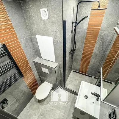 Баня; плочки, ремонтиран, естествена светлина, модерен стил