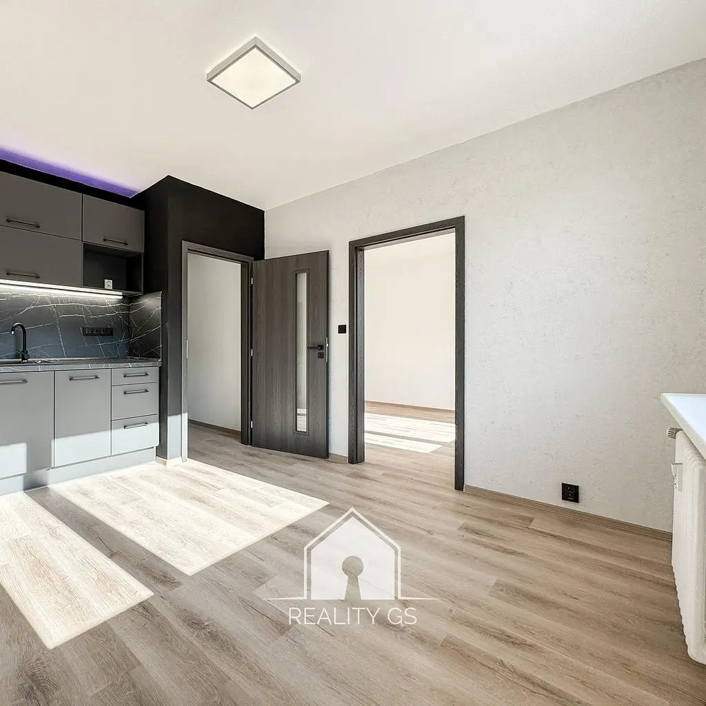 Кухня; естествена светлина, модерен стил, дървен под