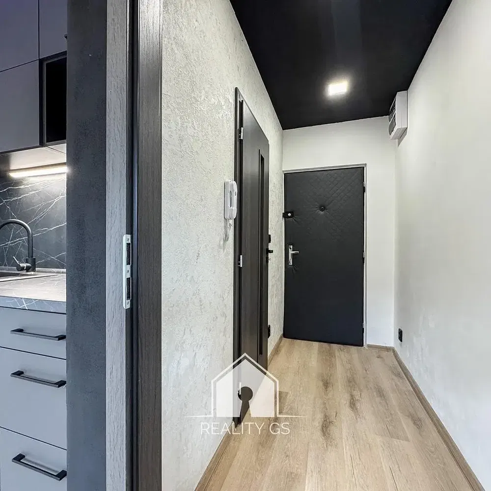 Кухня; ремонтиран, естествена светлина