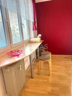 Хол; гледка, естествена светлина