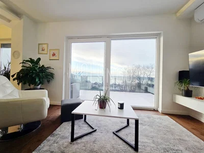 غرفة معيشة; إطلالة, ضوء طبيعي, أسلوب عصري