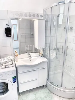 Salle de bain; carrelage, rénové, lumière naturelle, style moderne