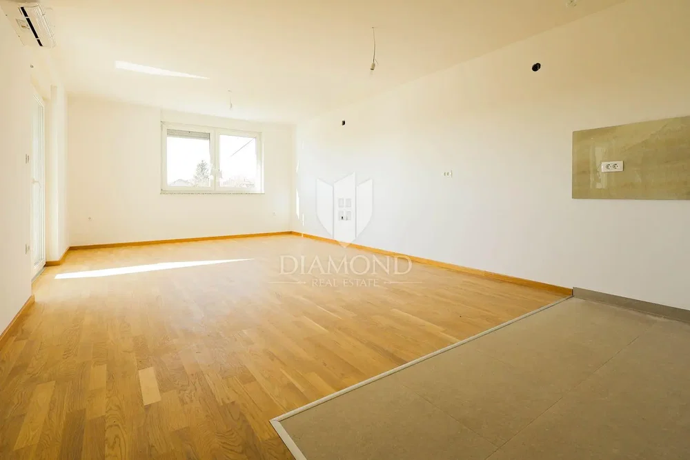 Wohnzimmer; holzboden, tageslicht