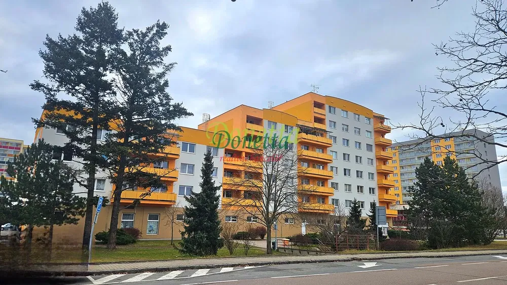 Dům a okolí; výhled