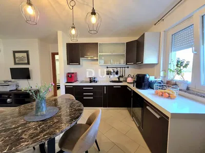 Kuchyně; kuchyňské spotřebiče, přirozené světlo