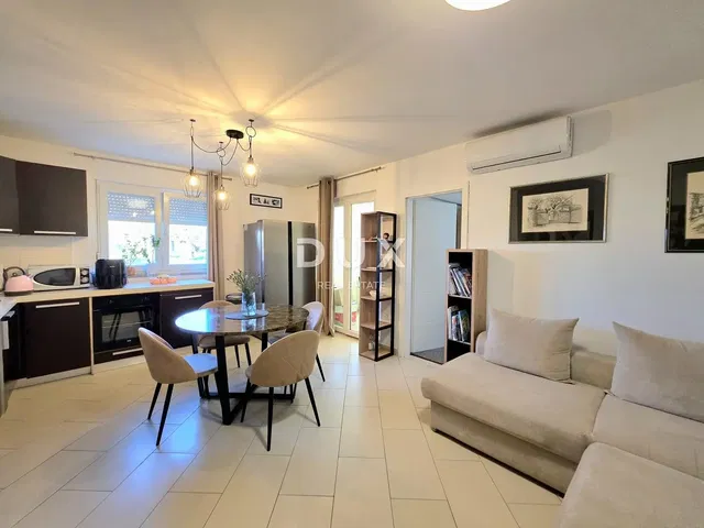 Sala de estar; vista, luz natural, estilo moderno