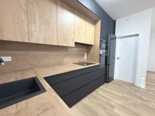 Κουζίνα; συσκευές κουζίνας, ανακαινισμένο, φυσικό φως, μοντέρνο στυλ