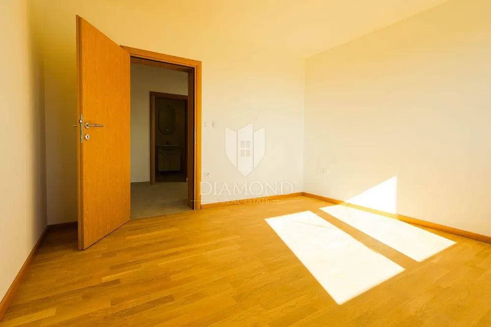 Sonstiges; holzboden, tageslicht