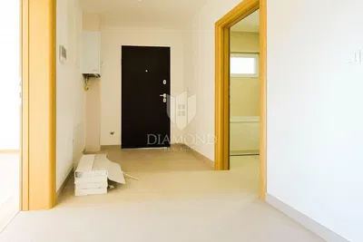 Garderobe; warmwasserbereiter, tageslicht, renoviert