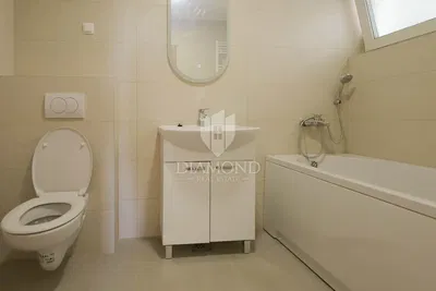 Badezimmer; fliesenboden, renoviert, tageslicht