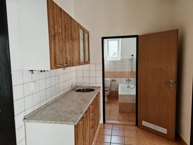 Κουζίνα; πλακάκια, συσκευές κουζίνας