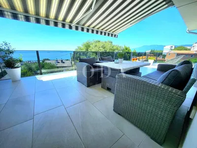 Terasa; výhled, dlažba