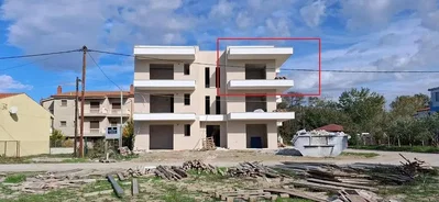 Maison et environs; nécessite rénovation