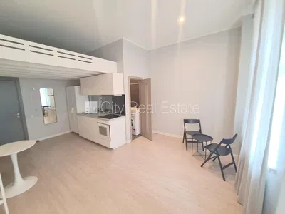 Κουζίνα; ξύλινο πάτωμα, φυσικό φως, μοντέρνο στυλ