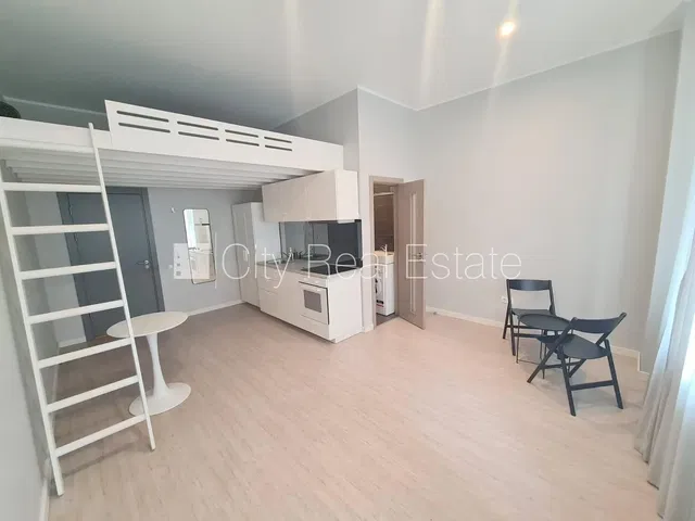 Κουζίνα; ξύλινο πάτωμα, ανακαινισμένο, φυσικό φως