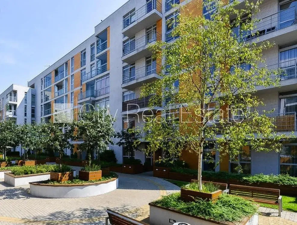 Dom a okolie; výhľad