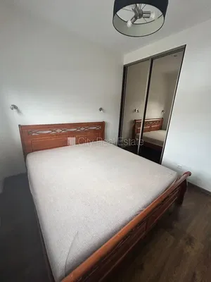 Υπνοδωμάτιο; ξύλινο πάτωμα, φυσικό φως