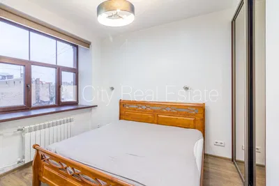 Υπνοδωμάτιο; φυσικό φως, ξύλινο πάτωμα