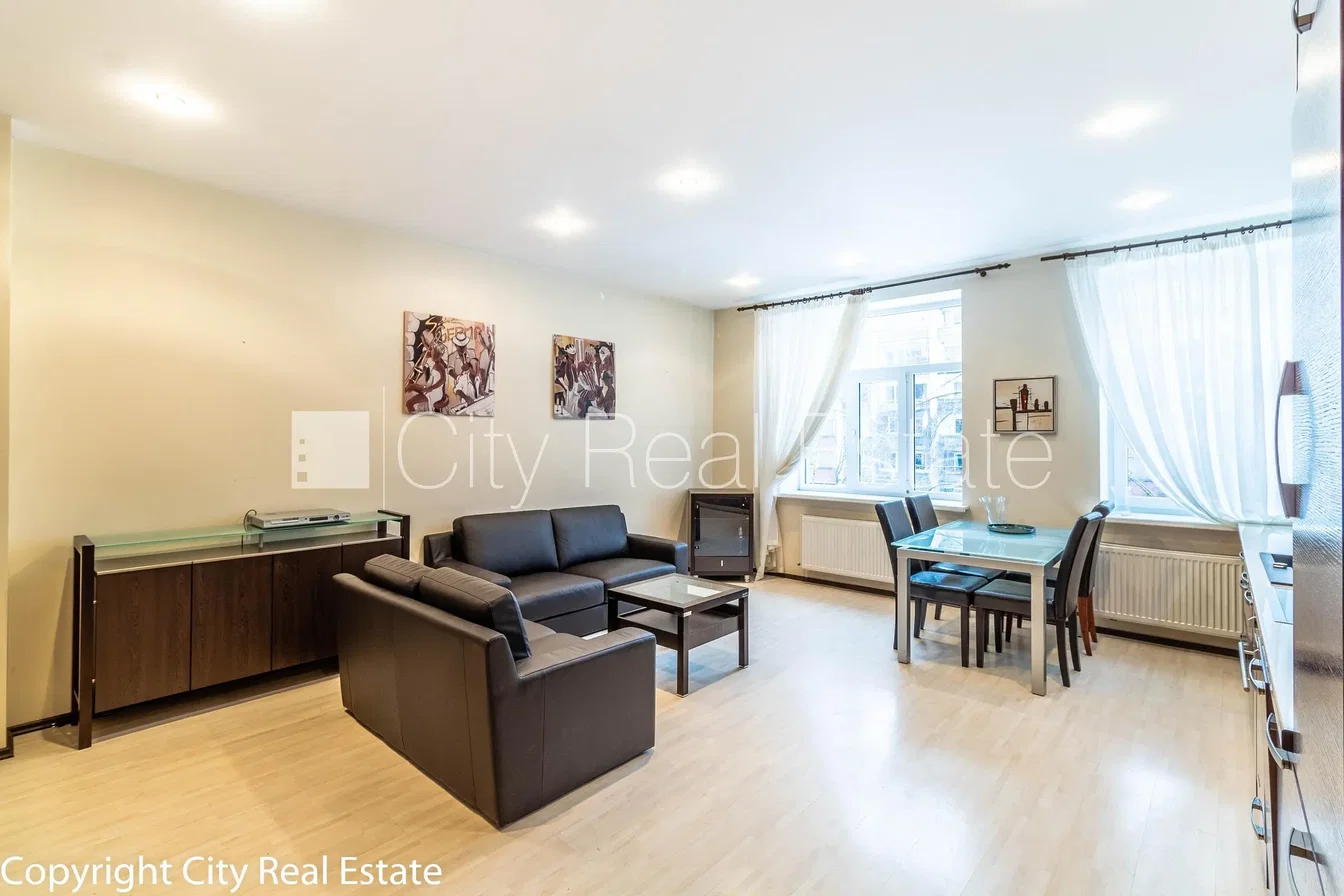 Sala de estar; luz natural, estilo moderno