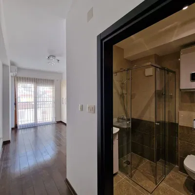 Badezimmer; tageslicht, fliesenboden