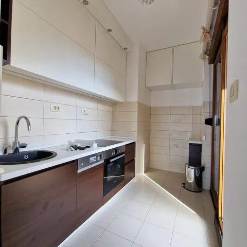 Küche; küchengeräte, fliesenboden