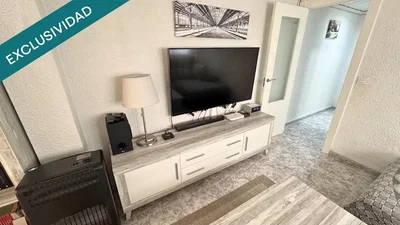 Oturma odası; fayans zemin, modern stil