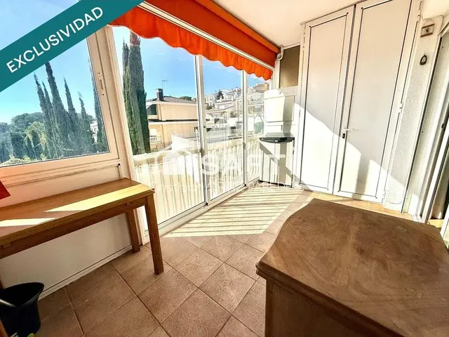 Terrazza; vista, pavimento in piastrelle