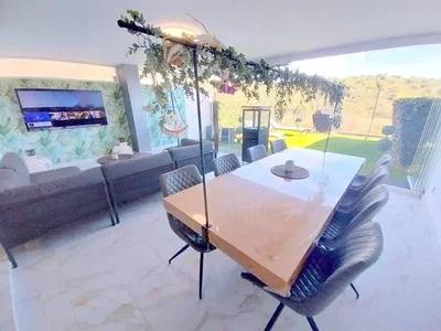 Wohnzimmer; tageslicht, blick, moderner stil