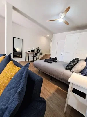 Yatak odası; doğal ışık, modern stil