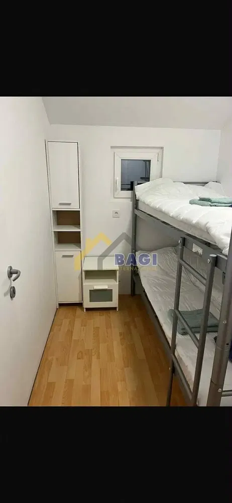 Chambre d'enfant; parquet, lumière naturelle