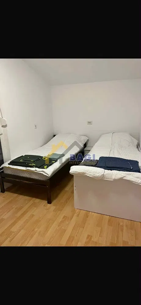 Chambre; parquet, lumière naturelle