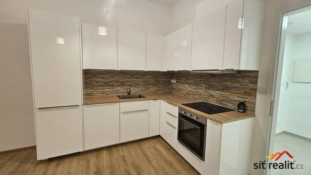 Kuchnia; sprzęt kuchenny, wyremontowany, światło dzienne, styl nowoczesny