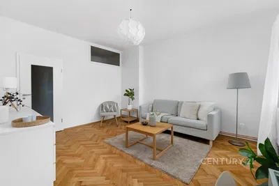 Woonkamer; houten vloer, natuurlijk licht, moderne stijl