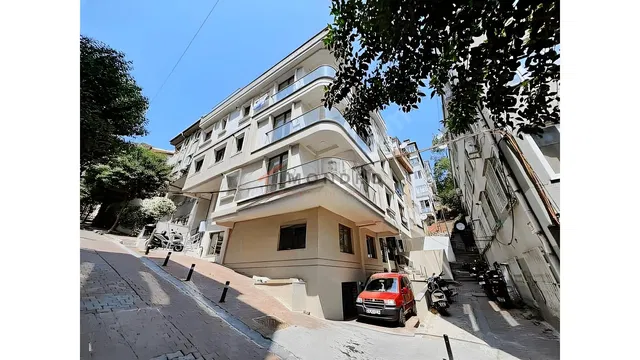 Casa y alrededores; vista