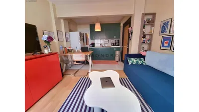 Salón; estilo moderno, suelo de madera, luz natural