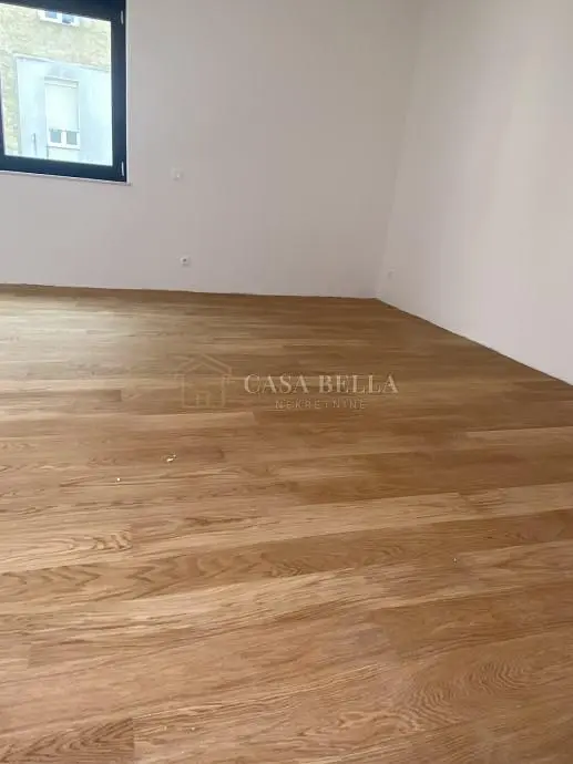 Otro; suelo de madera, luz natural