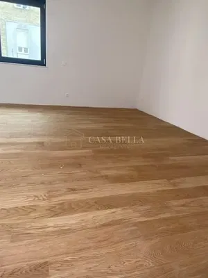 Otro; suelo de madera, luz natural