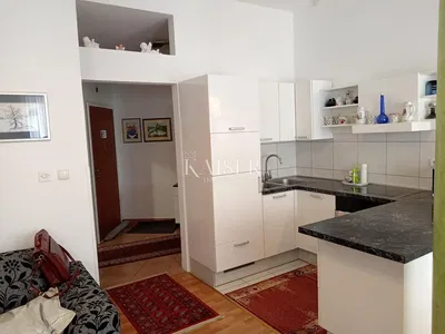 Kuhinja; kuhinjski aparati, pločice, renoviran, prirodno svjetlo