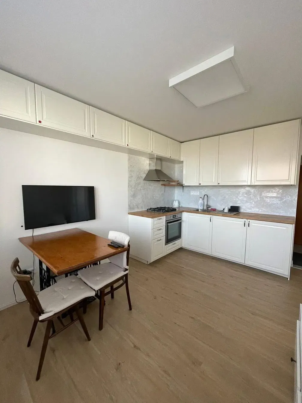 Küche; küchengeräte, tageslicht, moderner stil, renoviert