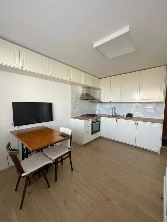 Küche; küchengeräte, tageslicht, moderner stil, renoviert
