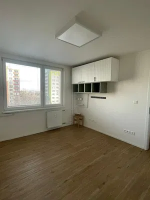 Schlafzimmer; blick, holzboden, tageslicht