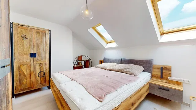 Chambre; lumière naturelle, parquet