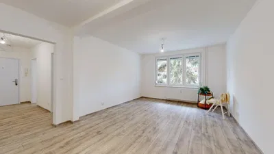 Wohnzimmer; tageslicht, fliesenboden, renoviert