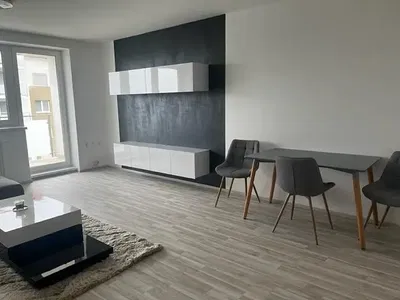 Wohnzimmer; tageslicht, moderner stil, holzboden