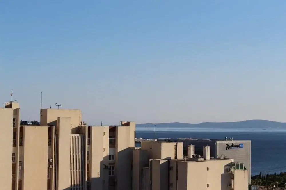 Kuća i okolina; pogled