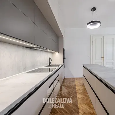 Küche; küchengeräte, holzboden, tageslicht, moderner stil, renoviert