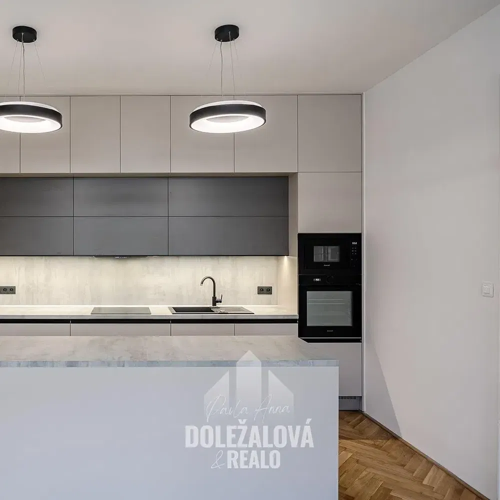 Küche; küchengeräte, tageslicht, moderner stil, holzboden