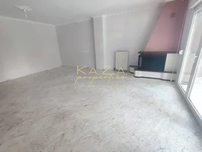 Salon; carrelage, lumière naturelle