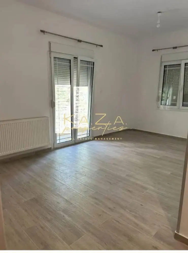 Salon; parquet, lumière naturelle