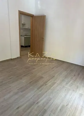 Salon; parquet, rénové, lumière naturelle